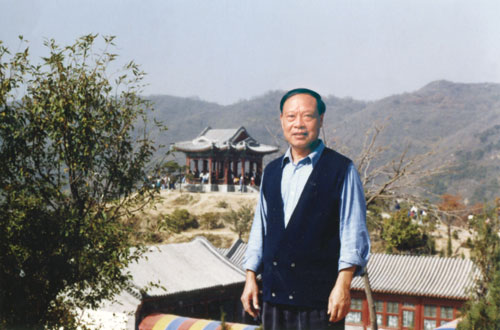 万国悦.jpg